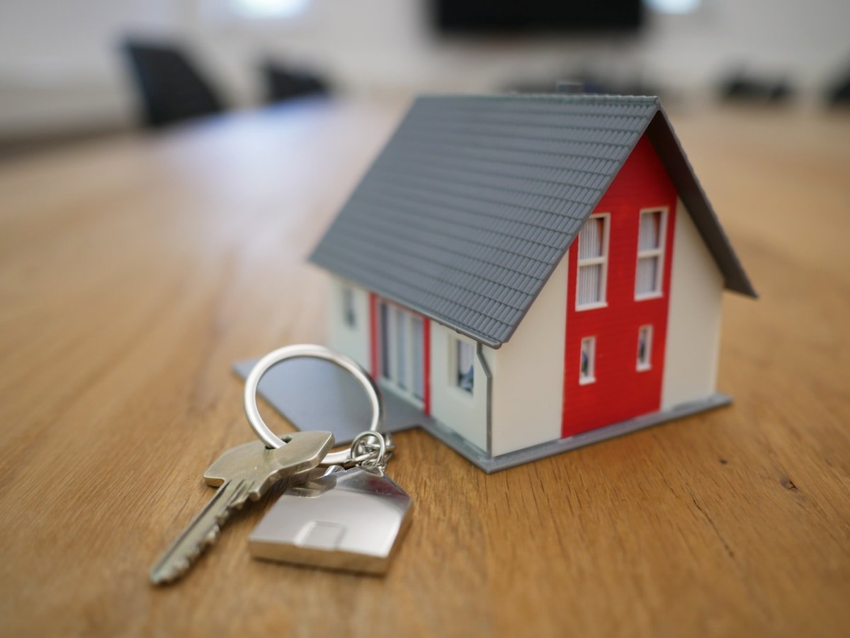 Mortgage Rate Gridlock Reshapes U.S. Housing Market as Buyers and Sellers Remain Frozen